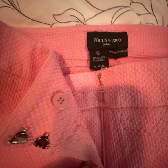 10p Textured - Awesome pink trousers - Picture 3 of 6